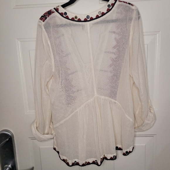 Akemi & Kin Anthropologie Embroidered Sheer Beautiful Blouse Size Medium - Picture 6 of 6